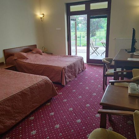 Gospoda Pazibroda Hotel Maków Mazowiecki Екстериор снимка