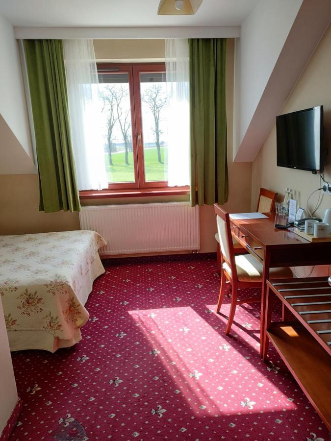 Gospoda Pazibroda Hotel Maków Mazowiecki Екстериор снимка